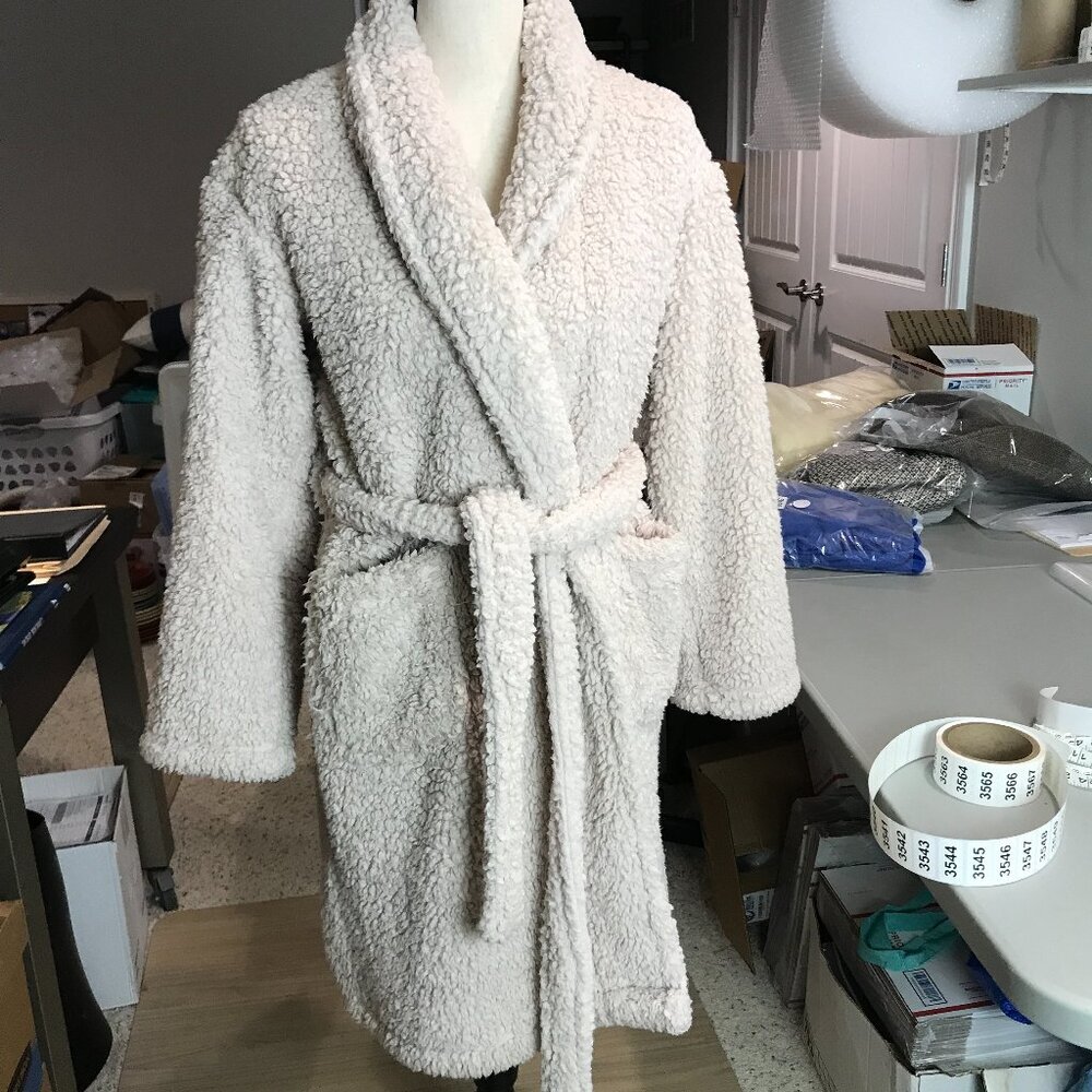 Women's Beige Pottery Barn Plush Sherpa Robe Size S